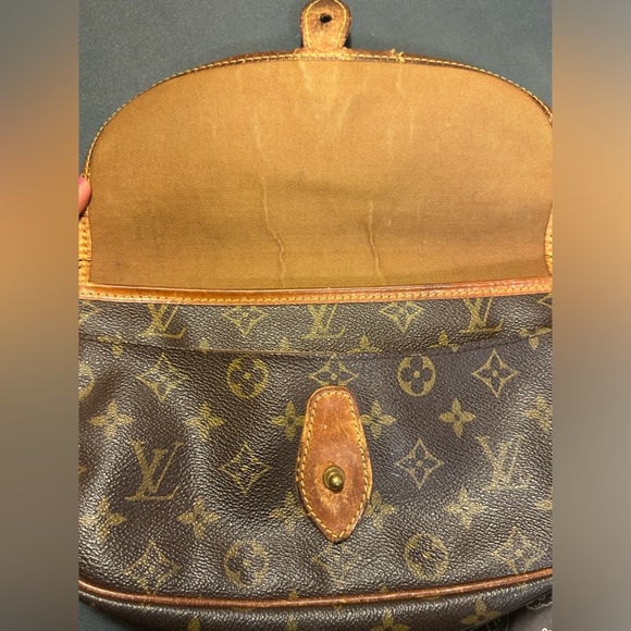 Louis Vuitton Clutch/Crossbody - Picture 10 of 13